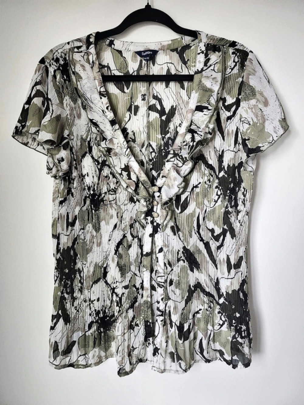 Green & Whitr Abstract Short Sleeve Blouse - Picture 2 of 8